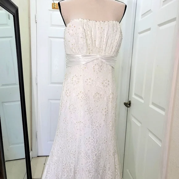 David's Bridal | Dresses | Davids Bridal Strapless Beaded Lace Trumpet  Wedding Dress In Ivory | Poshmark